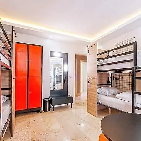 Hostel Manu Startup House *