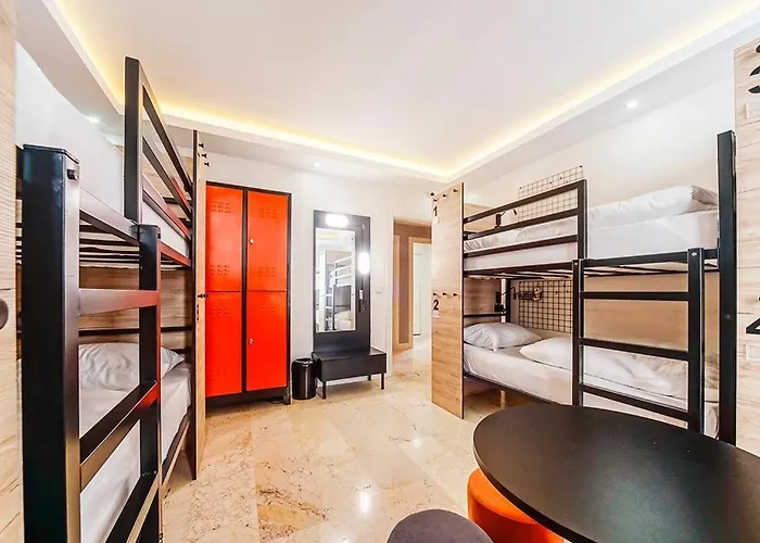 Manu Startup House Hostel