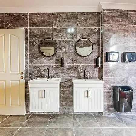 אכסניה Manu Startup House