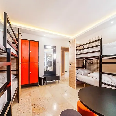 Manu Startup House Hostel